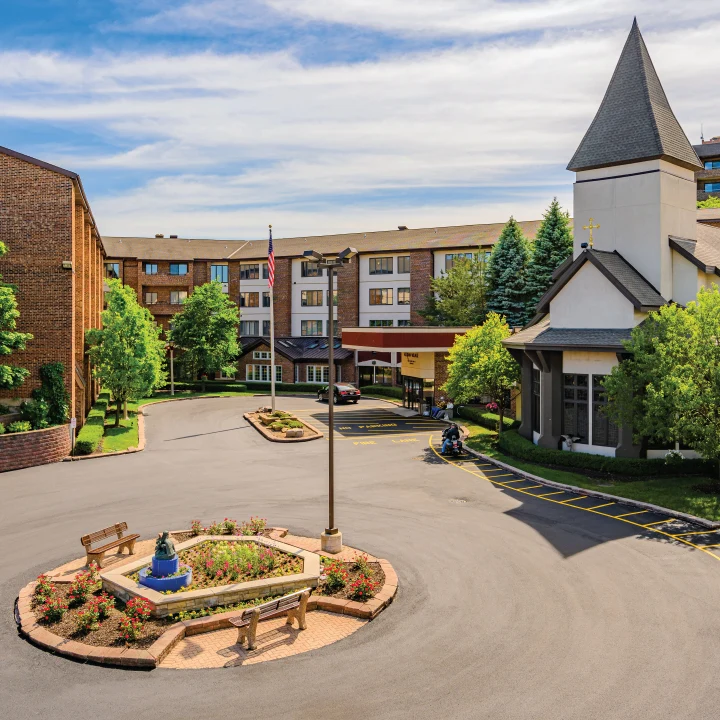 Avina of Milwaukee assisted living and independent living in Milwaukee, WI, front exterior driveway
