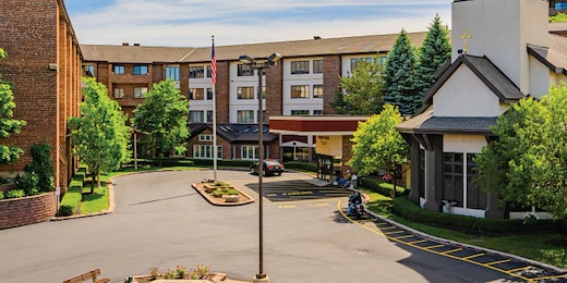 Avina of Milwaukee assisted living and independent living in Milwaukee, WI, front exterior driveway