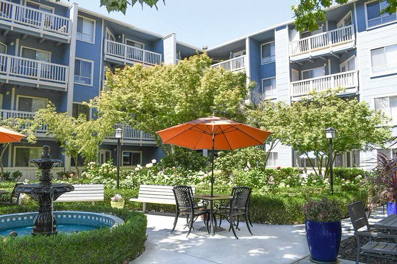 Image of Carlton Concord (2)