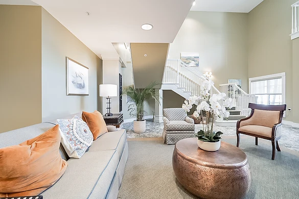 Image of The Collier At Naples (3)