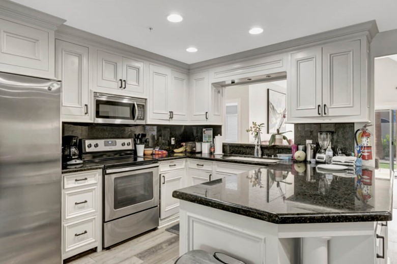 Image of Valencia Home at 19th Pl. #1 (5)