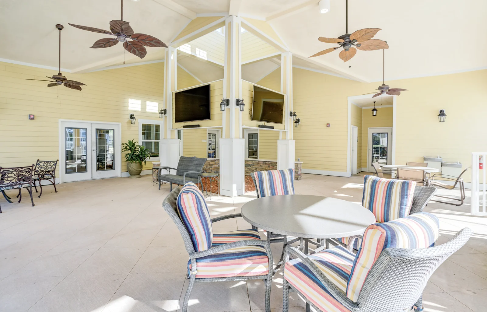 Steeplechase Gracious Retirement Living Hawthorn Senior Independent Living in Oxford, Florida pool house cabana