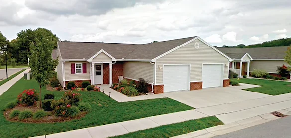 Image of Lake Towne Senior (1)