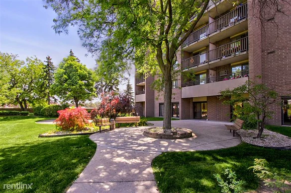 Image of Hazelcrest Place Apartments & Townhomes (3)