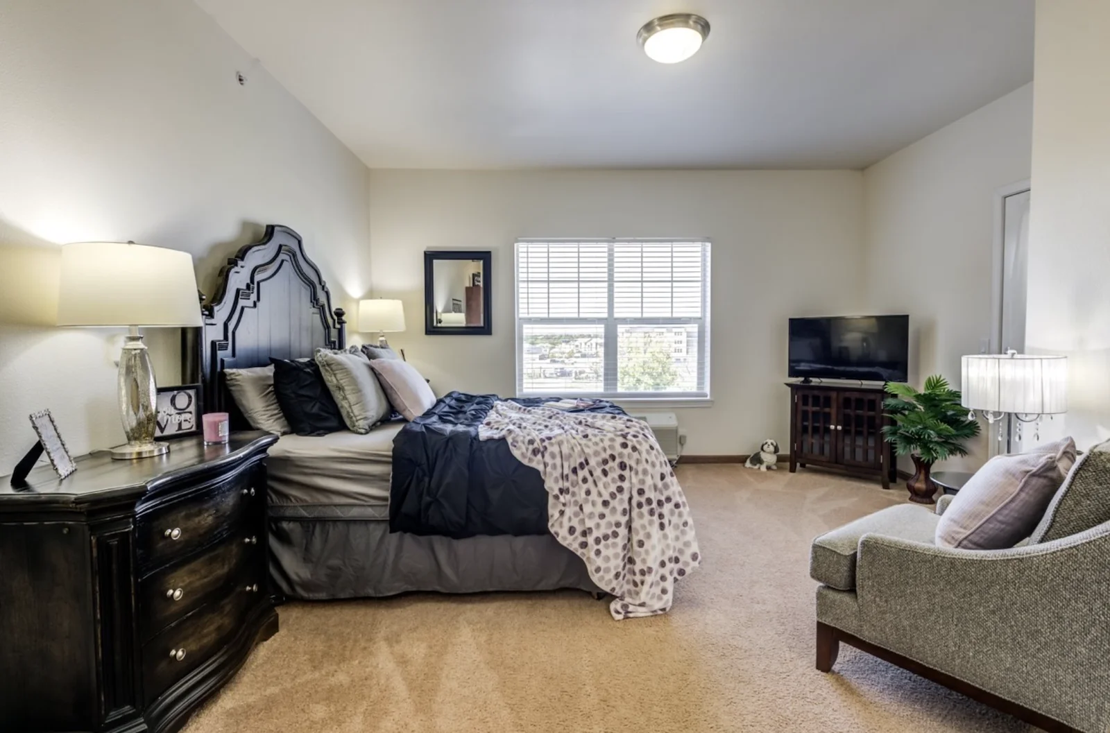 Alexis Estates Gracious Retirement Living by Hawthorn Senior Living, independent living in Allen, TX, bedroom