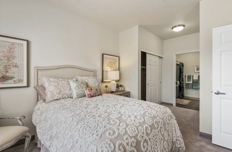 Southern Pines Gracious Retirement Living Hawthorn Senior Independent Living in Southern Pines, North Carolina apartment bedroom