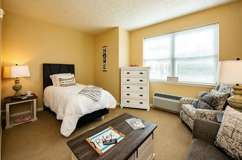 Aberdeen Crossings by New Perspective, senior living community offering assisted living in Highland Heights, OH, apartment