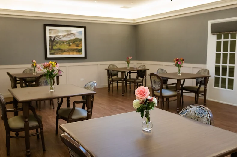 Churchill Place Senior Memory Care in Glen Ellyn, IL dining room