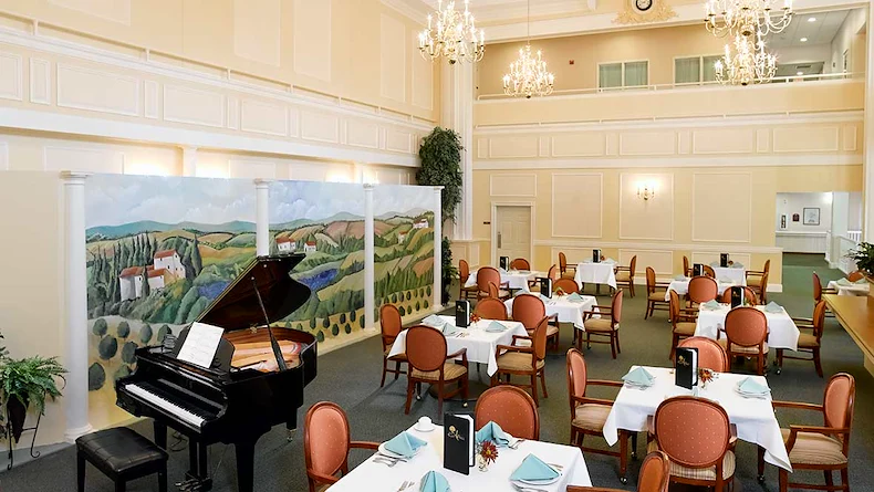 Image of Holiday Maplewood Place (3)