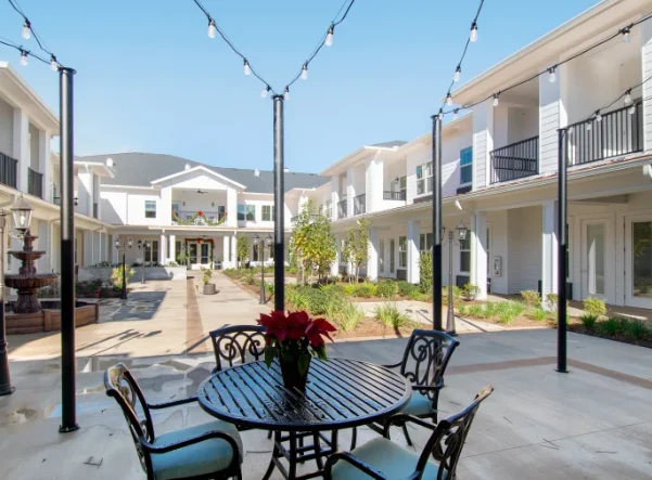 The Blake at Colonial Club outdoor space