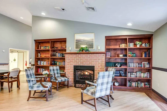 Image of Colonial Courtyard at Bedford (4)