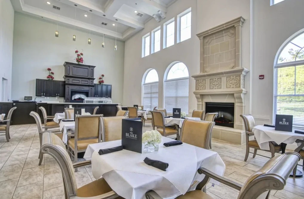 The Blake at Kingsport dining area