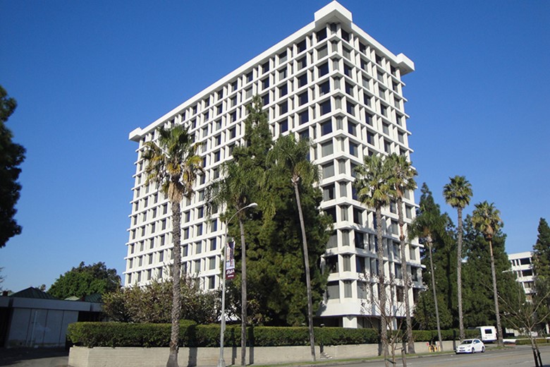 Image of Bay Towers at Bixby Knolls Senior Living (3)