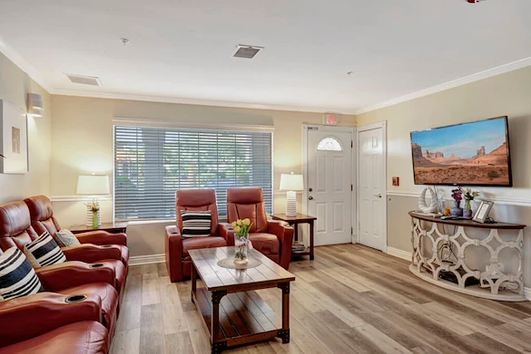 Image of Valencia at 19th Pl. #2 (2)