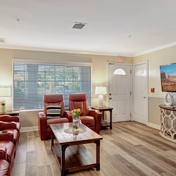 Image of Valencia at 19th Pl. #2 (2)