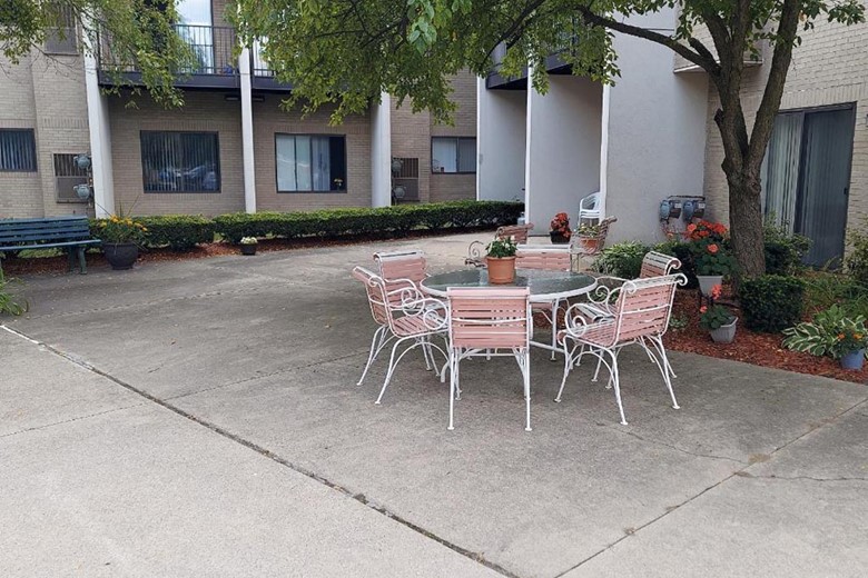 Image of Madison Manor Apartments (2)