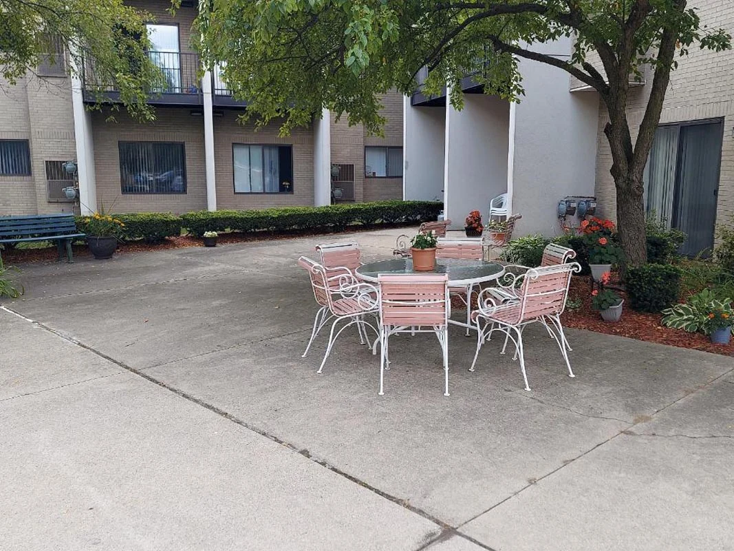 Image of Madison Manor Apartments (2)