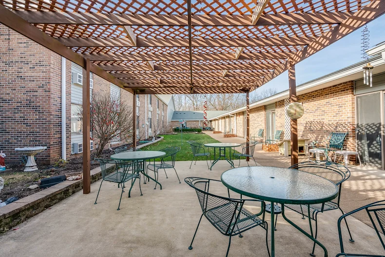 Image of Stonebridge Oak Tree (2)