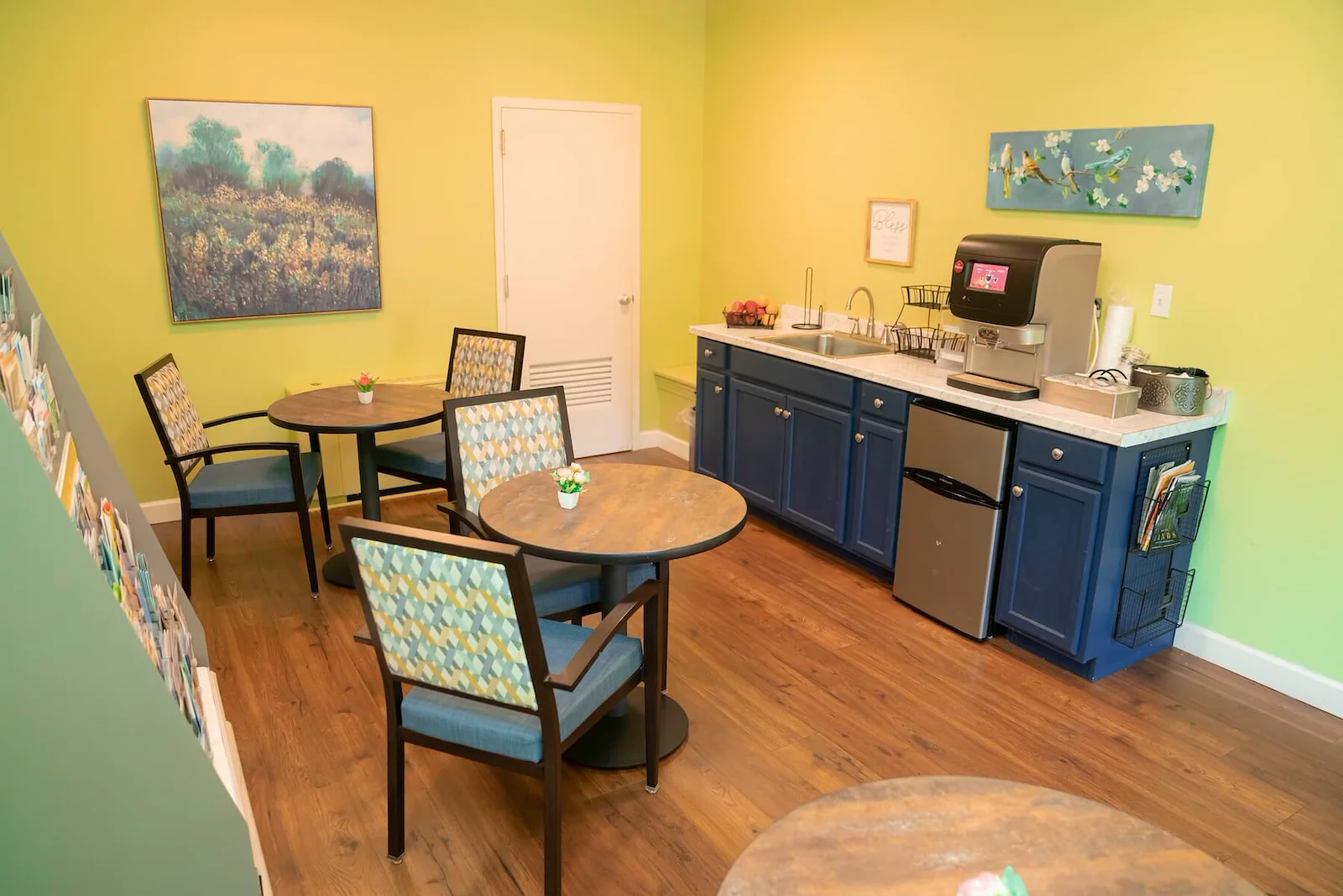 Wesley Manor Assisted Living Community offering assisted living and continuing care retirement community (CCRC) services in Louisville, KY, coffee station for residents as well as tables and chairs