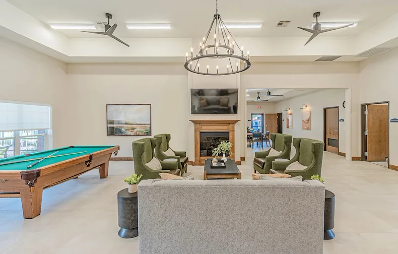 Image of Lakeside Manor (6)