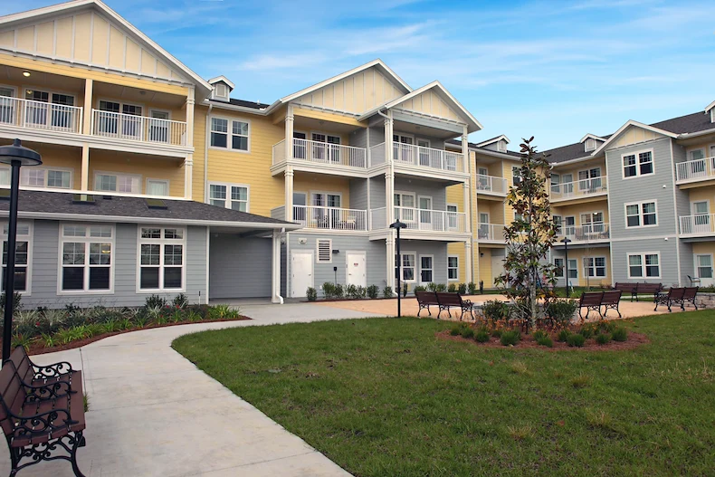 The Carriage House Gracious Retirement Living Hawthorn Senior Independent Living in Oxford, Florida front exterior