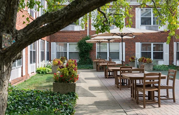 Image of Warren Barr Oak Lawn (2)