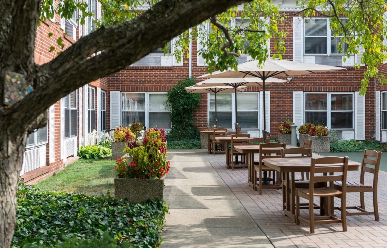 Image of Warren Barr Oak Lawn (2)