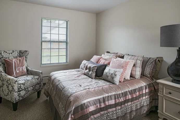 American House Stone senior living community offering independent living and respite care in Rochester Hills, MI, apartment bedroom