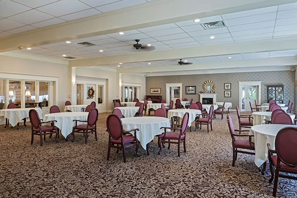 American House Elmwood, senior living community offering independent living, assisted living, memory care, and respite care in Rochester Hills, MI, dining room