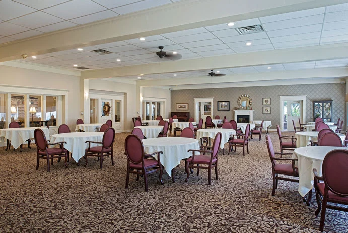 American House Elmwood, senior living community offering independent living, assisted living, memory care, and respite care in Rochester Hills, MI, dining room