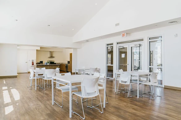 Image of Twin Oaks Senior (3)