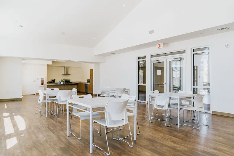 Image of Twin Oaks Senior (3)