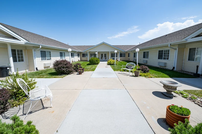 Pathfinder Senior Living in Fremont, NE, outdoor area