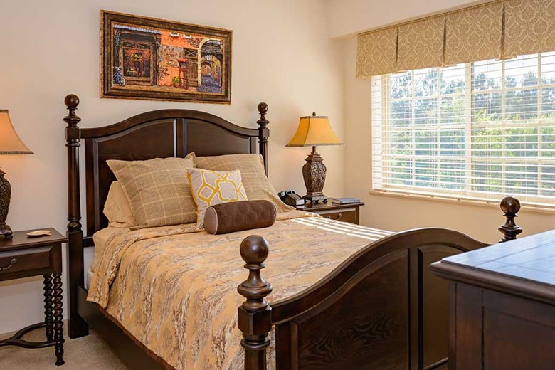 Image of Garden Plaza of Greenbriar Cove (5)