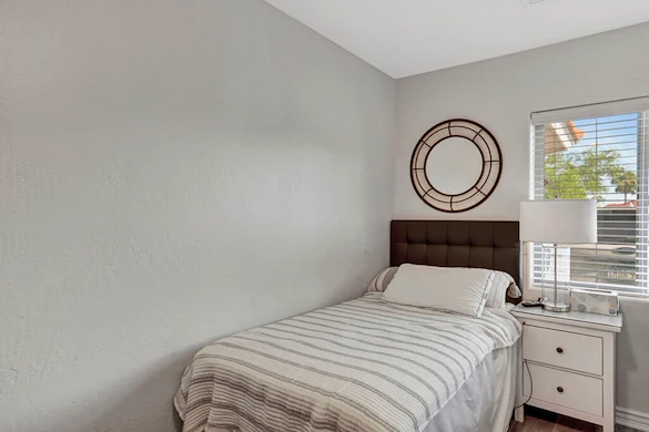 Image of The Valencia Home at 19th Pl. #1 (6)