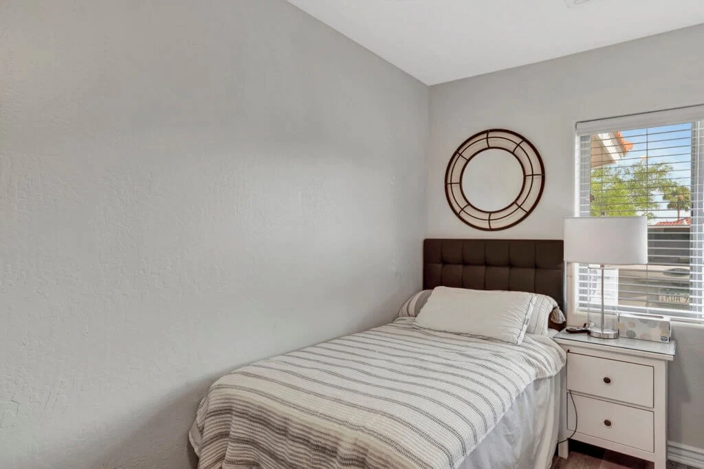 Image of The Valencia Home at 19th Pl. #1 (6)