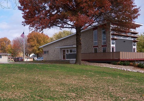 Suncrest Village independent senior living apartments in Newton, Iowa front exterior