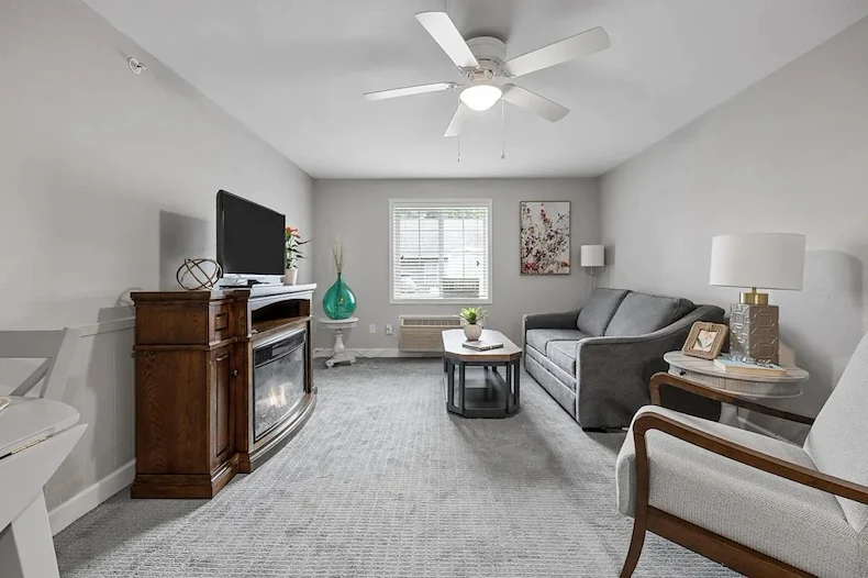 Image of Brown Deer Place (10)