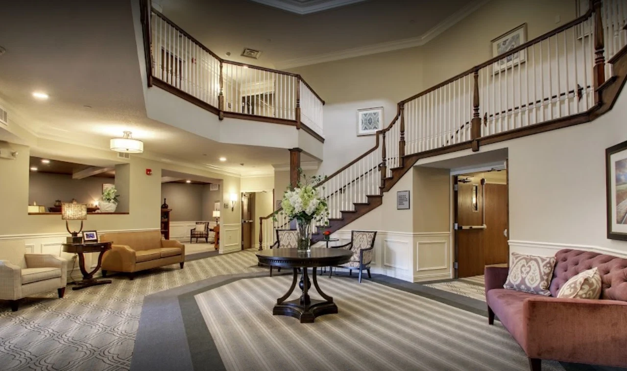 Image of Evergreen Senior Living Normal on Gregory (3)