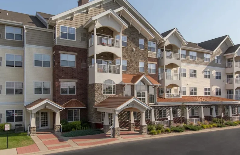 Image of Applewood Pointe of Bloomington Cooperative (1)