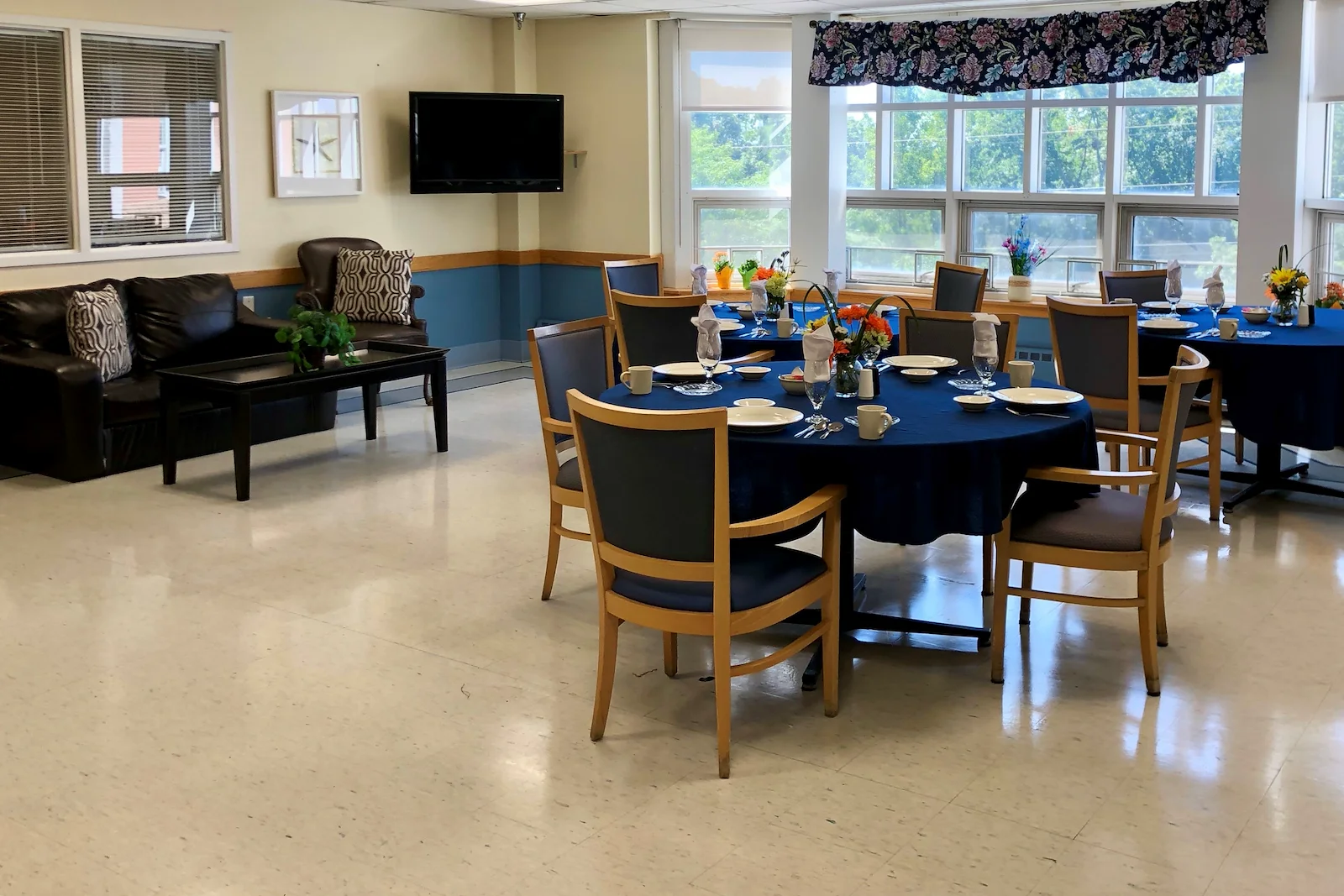 Image of Adviniacare Oakland Grove LLC (4)