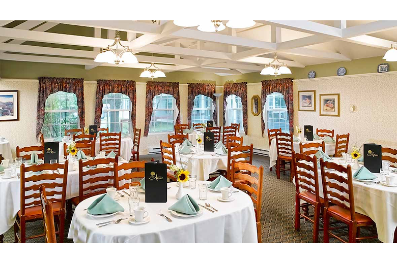 Image of Peregrine Senior Living at Crossgate (3)