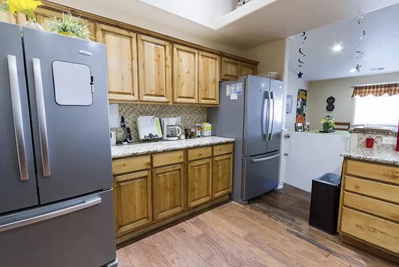 Image of Ashley Manor - Buttercup (3)