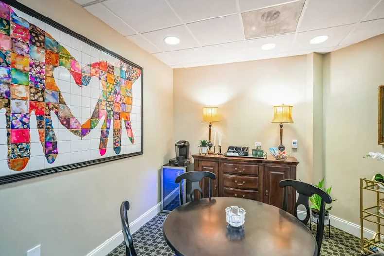 Barclay House of Tarboro senior living community offering independent living, assisted living, and memory care in Tarboro, NC, sitting area with a table and refreshments