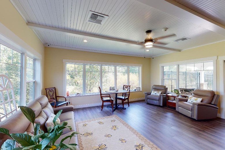 Image of BeeHive Homes of Lakeville (5)
