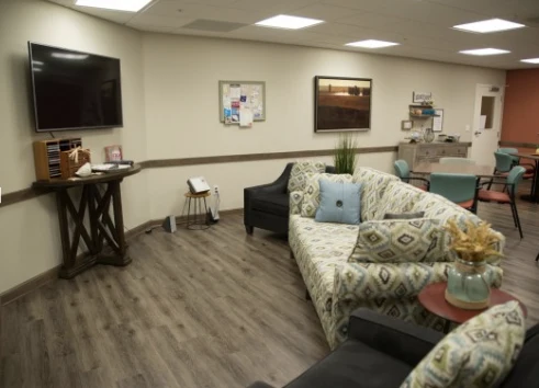 Image of Columbus Spring Leaf (6)