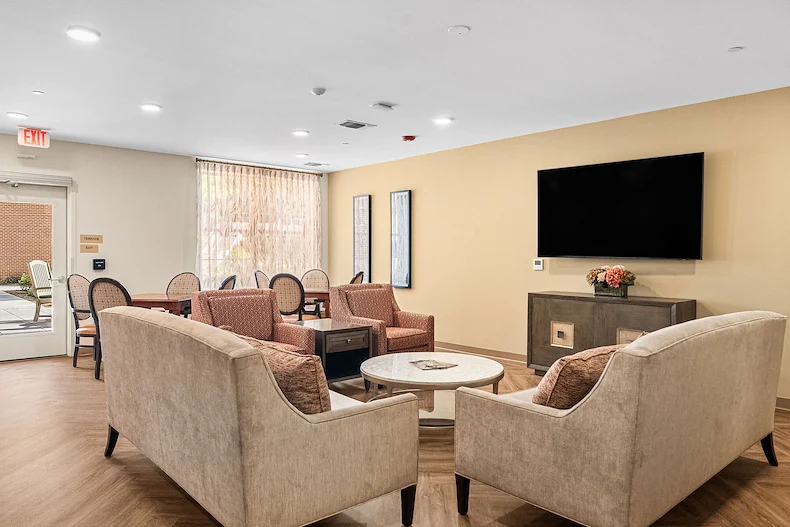 Image of The Louise on Western (3)