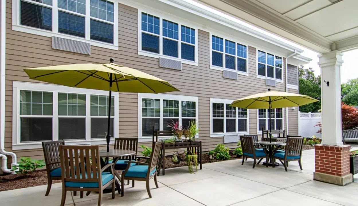 Emerald Place Senior Memory Care in Glenview, IL rear exterior patio