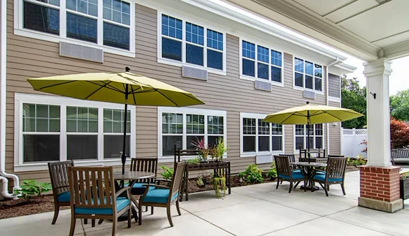 Emerald Place Senior Memory Care in Glenview, IL rear exterior patio