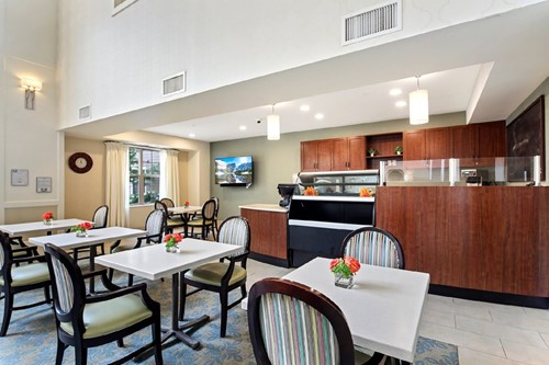 Dining area at the Waters of Highland Park 